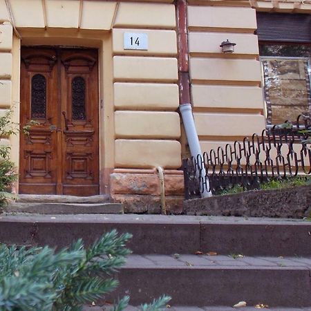 Compact Studio In The City Center Apartment Лвив Екстериор снимка