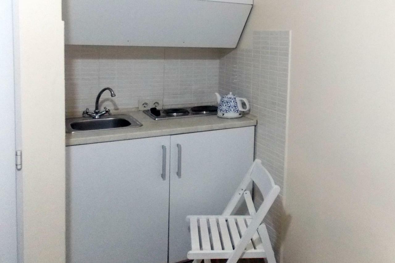 Compact Studio In The City Center Apartment Лвив Екстериор снимка